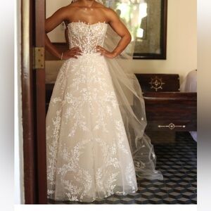 STUNNING MIRA ZWILLINGER Wedding Gown
